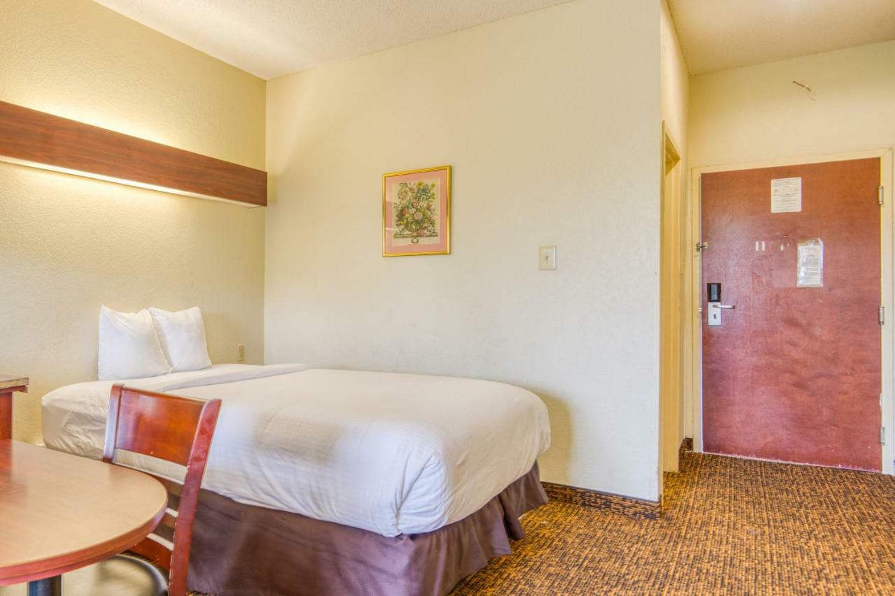 Trident Inn & Suites, Baton Rouge (Adults Only) Prairieville Экстерьер фото